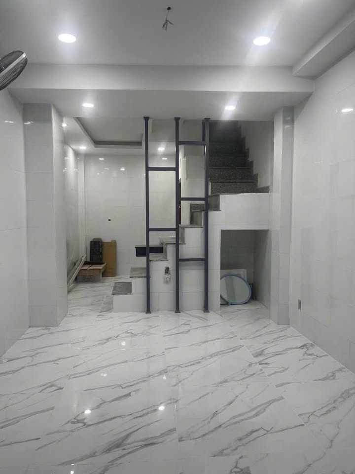 Nhà 4 tầng đường Lê Bình, Tân Bình 25m² - Giá chỉ 5 tỷ - Gần mặt tiền!