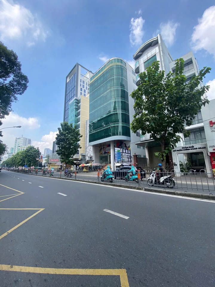 FrontHouse mặt tiền Nguyễn Giản Thanh quận 10, 87.8m² giá 30 tỷ - Đầu tư sinh lời ngay!