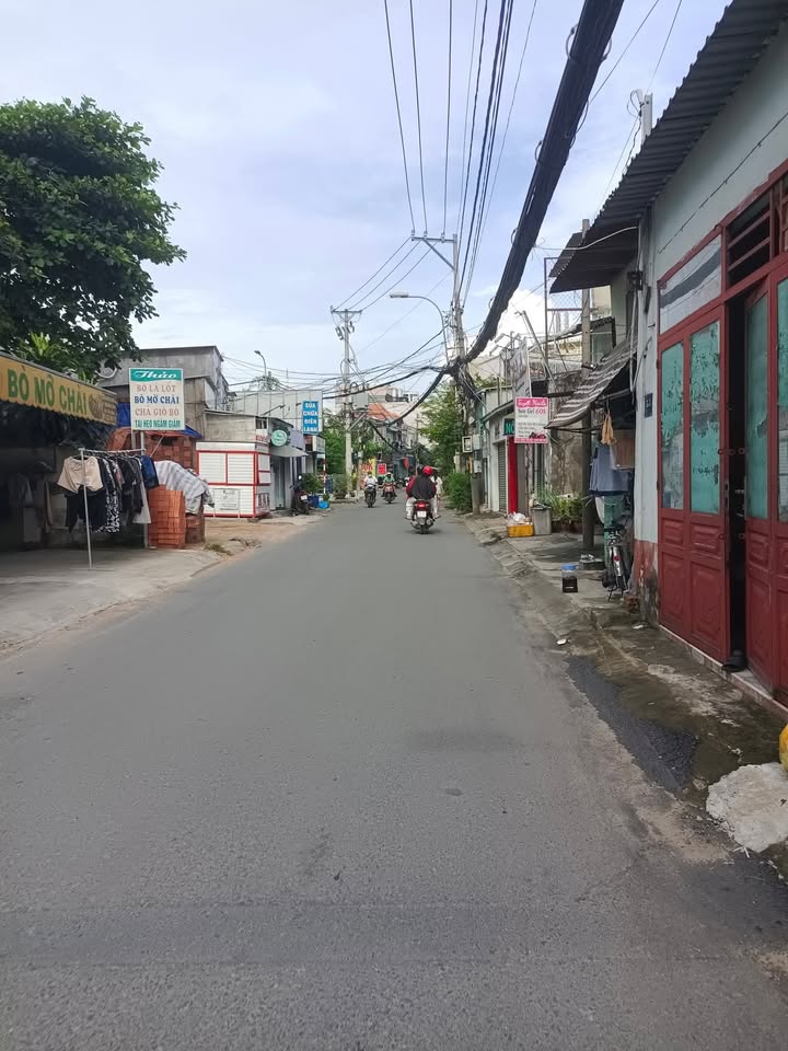 Nhà mặt tiền đường số 8, Thủ Đức 81m² giá chỉ 9 tỷ - Sổ riêng giao dịch nhanh!