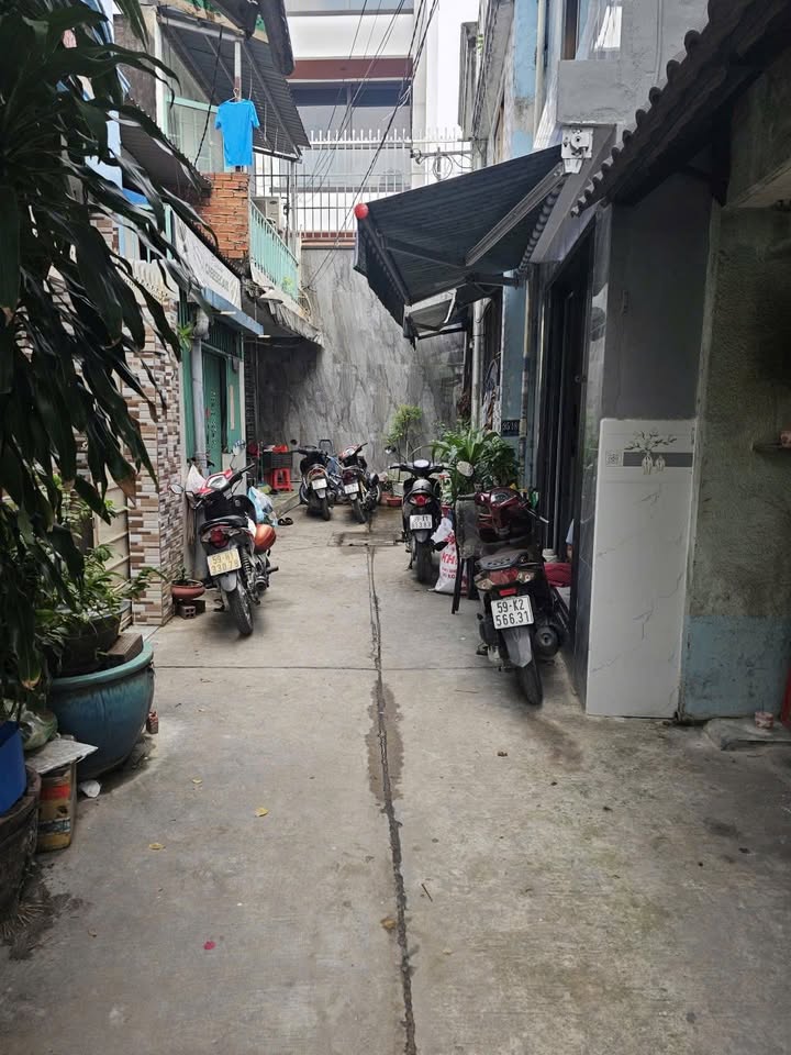 Nhà bán hẻm 95 Chiến Lược, Bình Tân 22m² - Tiện sửa chữa mới!