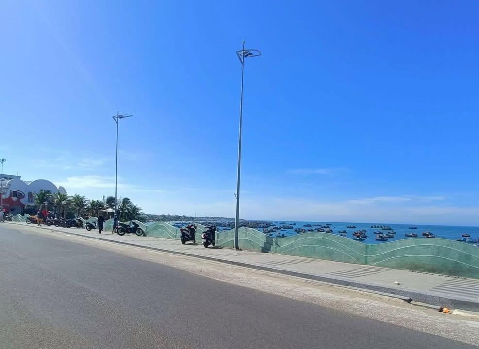 Đất Mũi Né Phan Thiết 140m² giá 9.1 tỷ - Mặt tiền đường nhựa sầm uất!