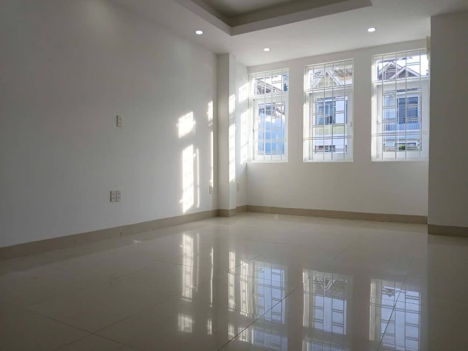 Nhà nguyên căn cho thuê tại Đường Tô Hiệu, Nha Trang 50m² chỉ 10 triệu/tháng - Vị trí đẹp, thuận tiện cho kinh doanh!