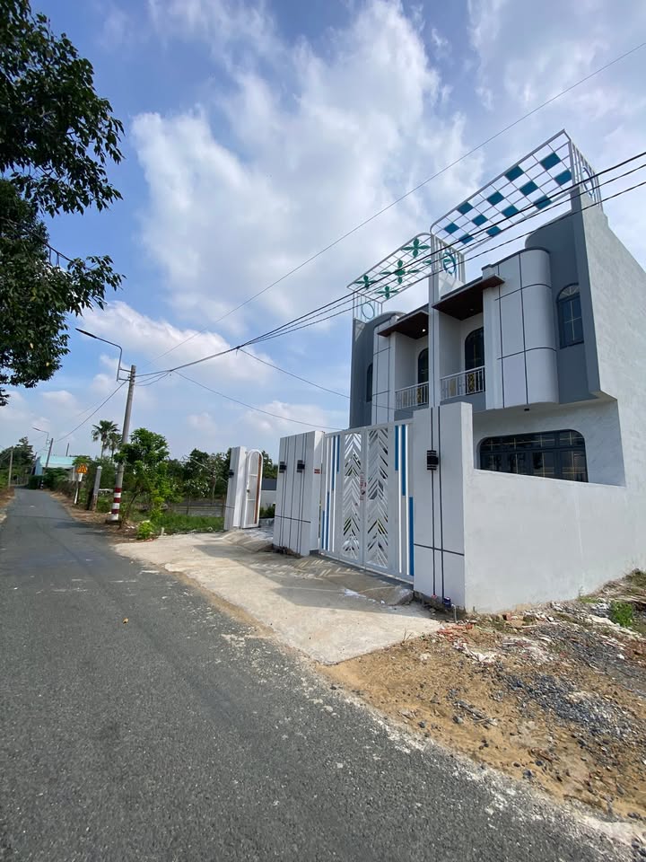 Nhà phố Cần Giuộc 128m² giá 2.88 tỷ - Mặt tiền đường Huỳnh Thị Luông