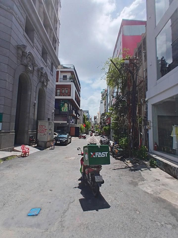 FrontHouse Kinh Doanh Lý Chính Thắng Q3 36m² giá 7.8 tỷ - Nở hậu, vuông vức