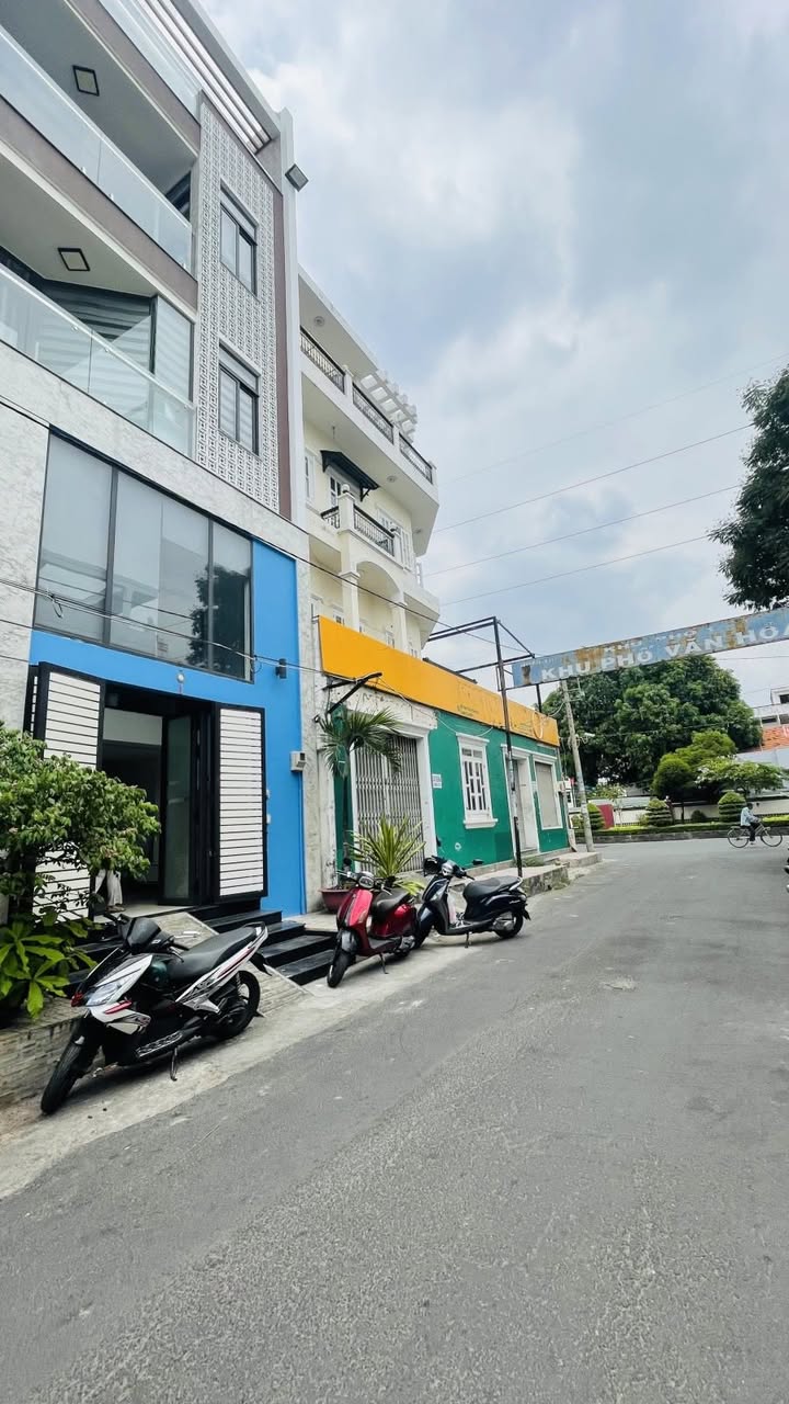 Nhà phố mặt tiền hẻm 12m đường Lê Đại Hành, Q11 38m² giá 11 tỷ - Nội thất cao cấp