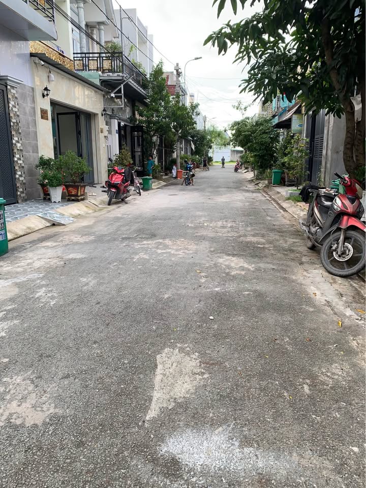 Đất nền Bà Điểm 80m² giá tốt - Sổ hồng riêng, hẻm 8m rộng rãi!