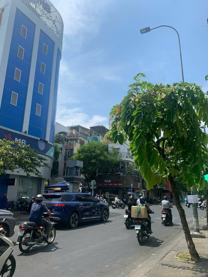 Bán gấp FrontHouse mặt tiền Trần Quang Khải, Quận 1, 85m² chỉ 34 tỷ - Giá tốt nhất thị trường!