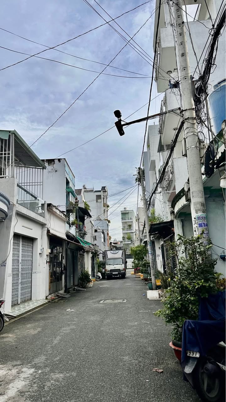 Nhà bán Gò Xoài, Bình Tân 24m² giá 3.55 tỷ - Hẻm xe hơi, thuận tiện di chuyển!