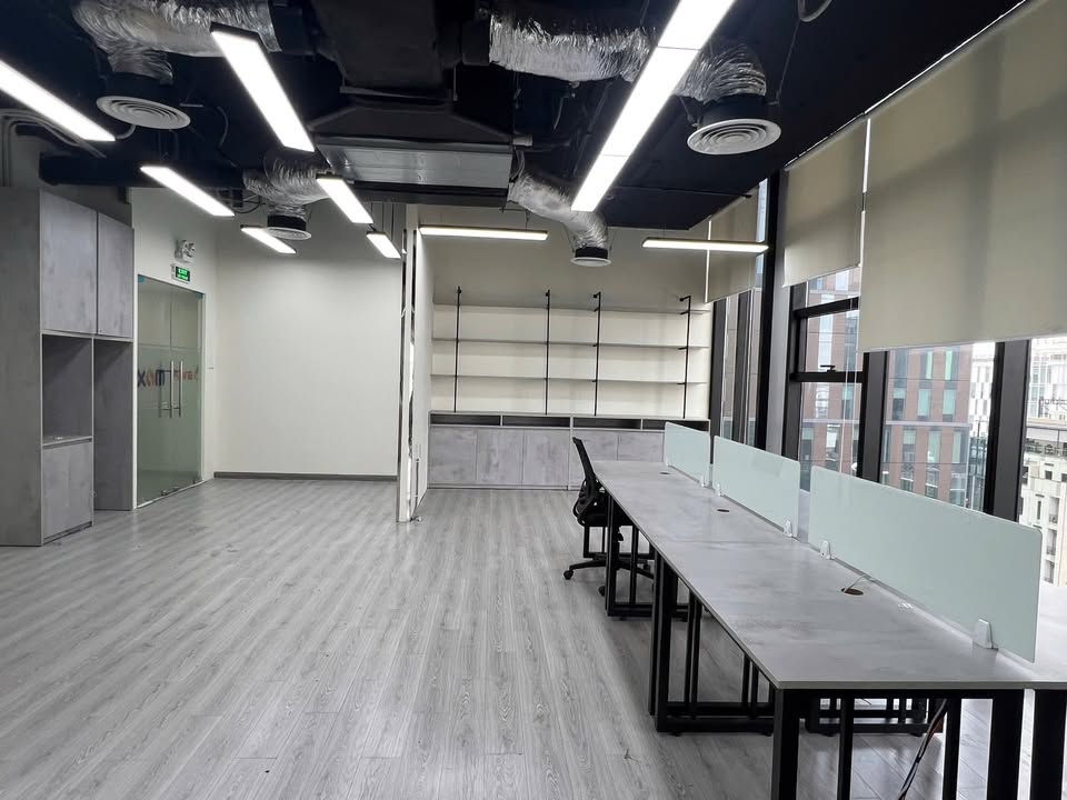 Văn phòng cho thuê Dịch Vọng Hậu Cầu Giấy 130m² - Căn góc sang trọng, giá tốt!