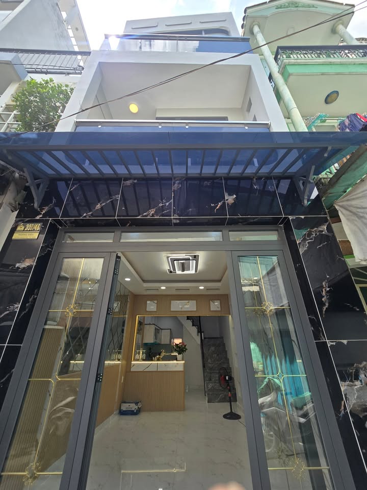 Nhà bán Quận 4 34m² giá 6.65 tỷ - Nhà đẹp nở hậu, tiện ích đầy đủ!