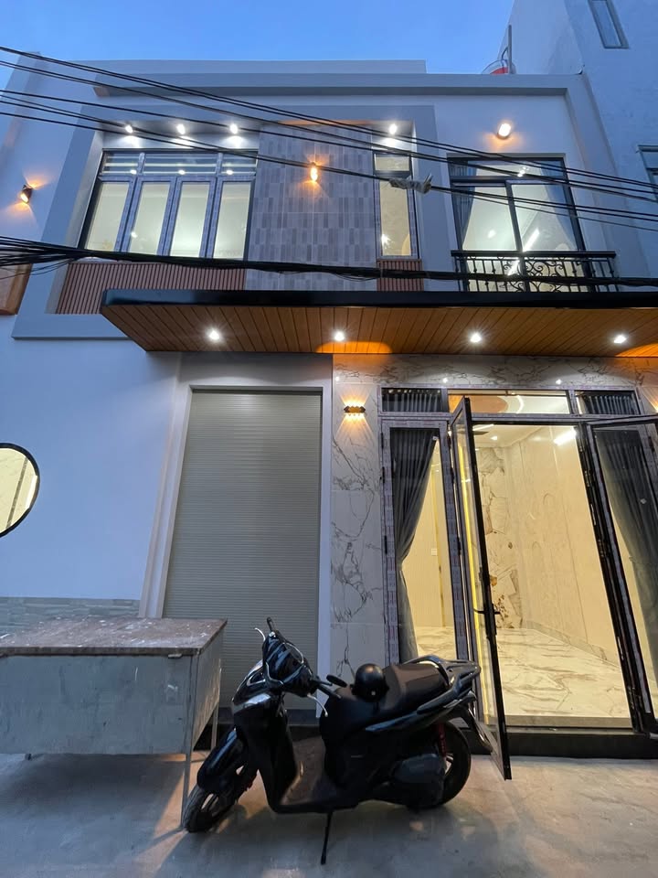 Nhà 1 trệt 1 lầu hẻm 11 Nguyễn Văn Linh 74m² giá 2 tỷ - Full nội thất sang trọng!