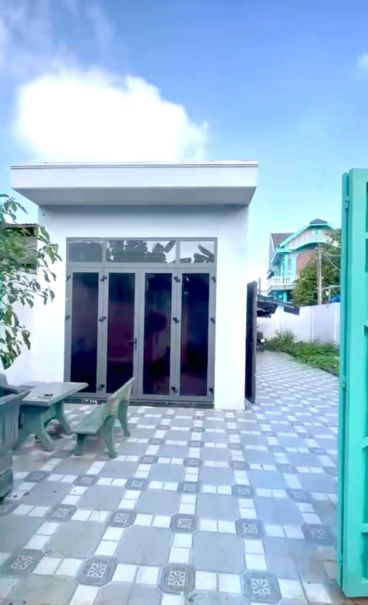 Nhà sân vườn Hóc Môn 163m² giá 6.2 tỷ - Cơ hội đầu tư tuyệt vời!