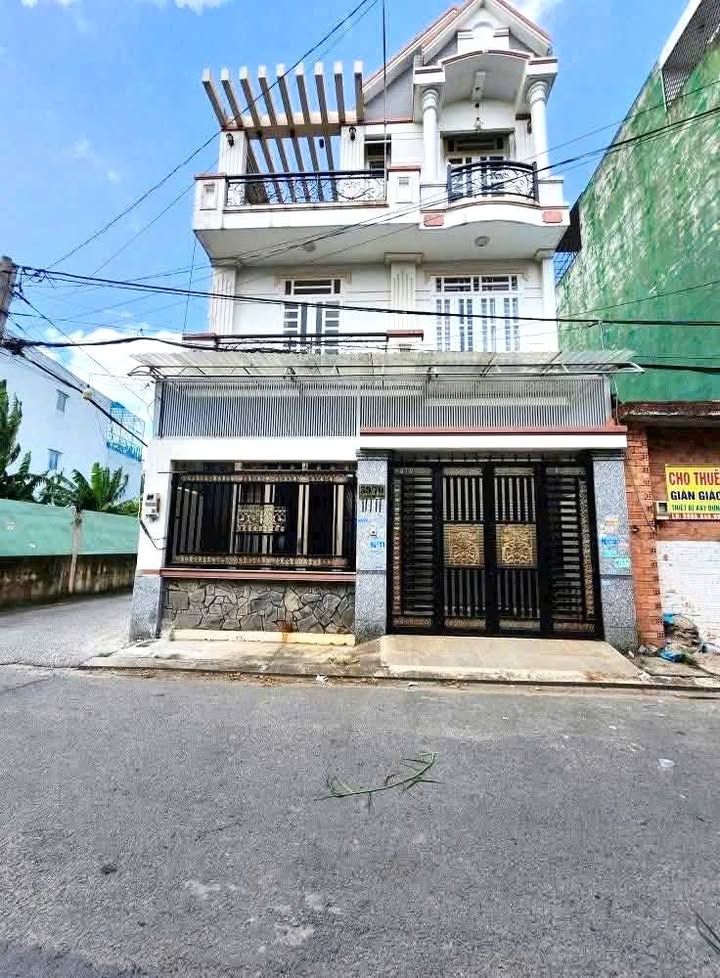 Nhà phố Bà Điểm, Hóc Môn 127m² giá 6.9 tỷ - Góc 2 mặt tiền, chính chủ!