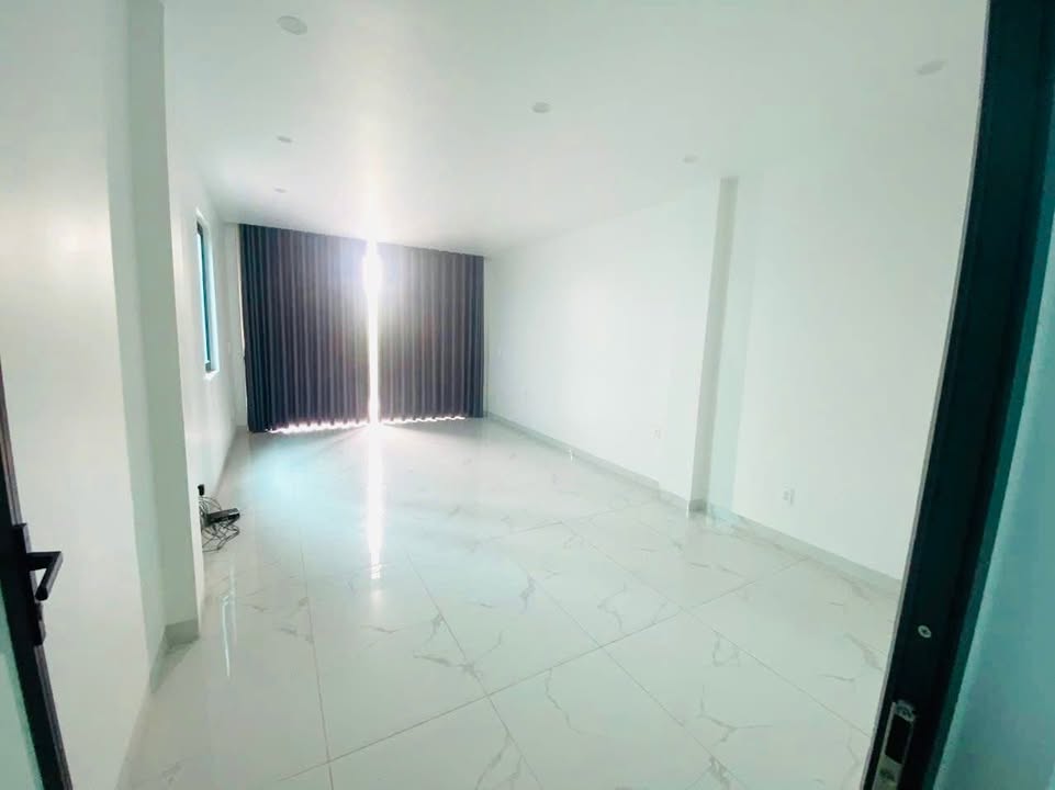 Nhà mặt đường Vũ Trọng Khánh, Ngô Quyền, Hải Phòng 71m² giá 9.5 tỷ - Ô tô đỗ cửa, gần hồ Cây Na!