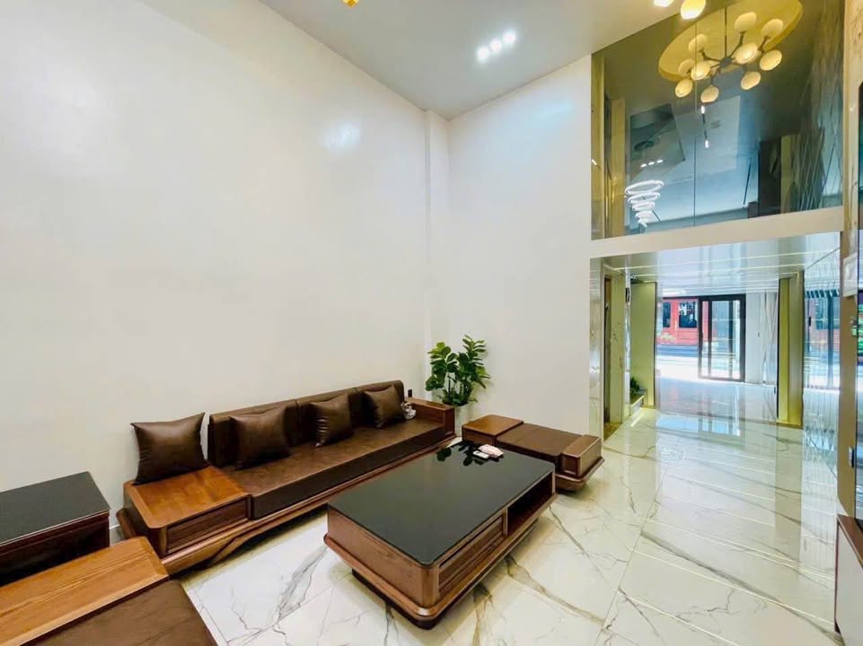 Nhà mặt đường Đằng Lâm 65m² giá 7.9 tỷ - Thiết kế cổ điển sang trọng, thang máy hiện đại!