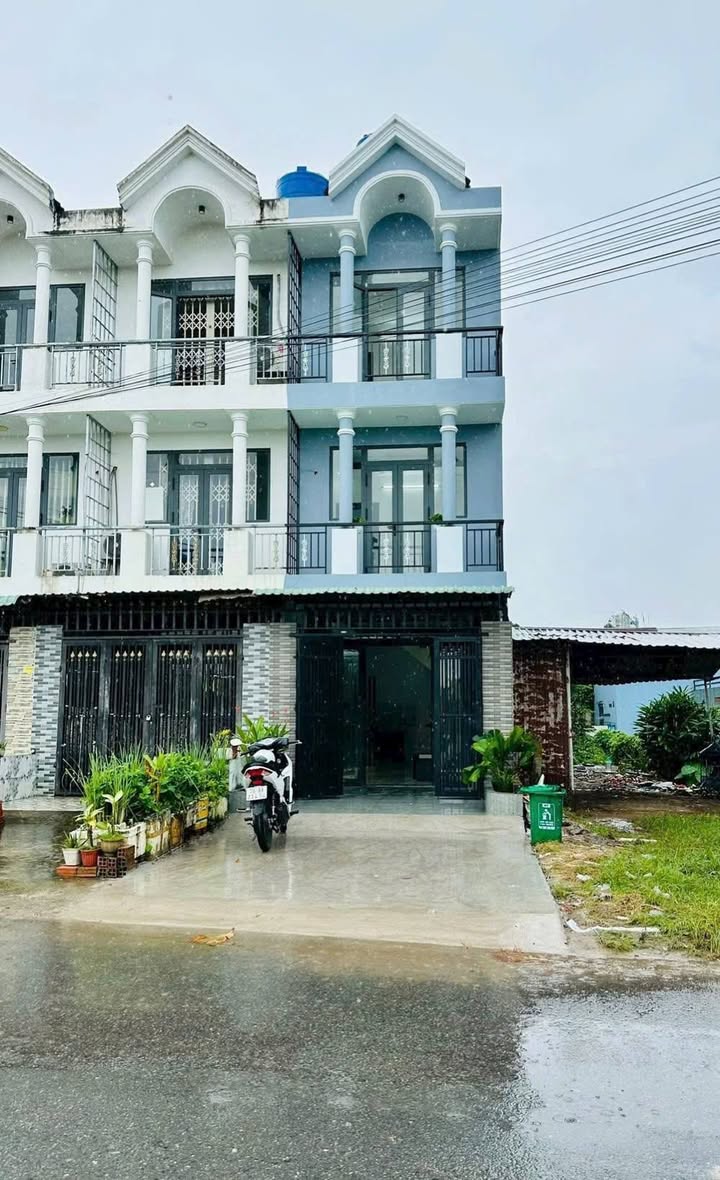 Nhà mặt tiền kinh doanh đường Giồng Lớn, Mỹ Hạnh Nam 42m² chỉ 1.3 tỷ - Cơ hội đầu tư sinh lợi!