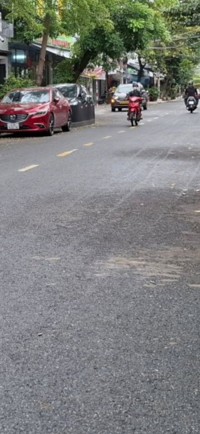 Nhà 2 tầng Lê Trọng Tấn 400m² giá 4.62 tỷ - Vị trí đắc địa, an ninh tốt!