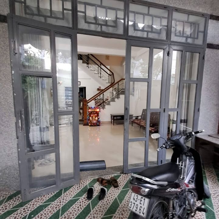 Nhà 3 tầng mặt tiền Nại Hiên Đông 8 triệu - Nội thất đầy đủ, gần sông!