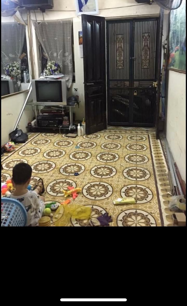 Nhà riêng cho thuê tại Đường Láng, Đống Đa, 50m² giá 5 triệu - An ninh tốt, gần các trường ĐH!