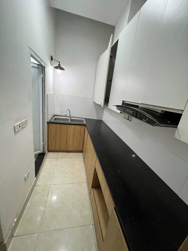 Nhà cho thuê ngõ Hòa Bình 7, Minh Khai, 30m² giá 13.5 triệu - Phù hợp với gia đình và nhóm nhỏ!