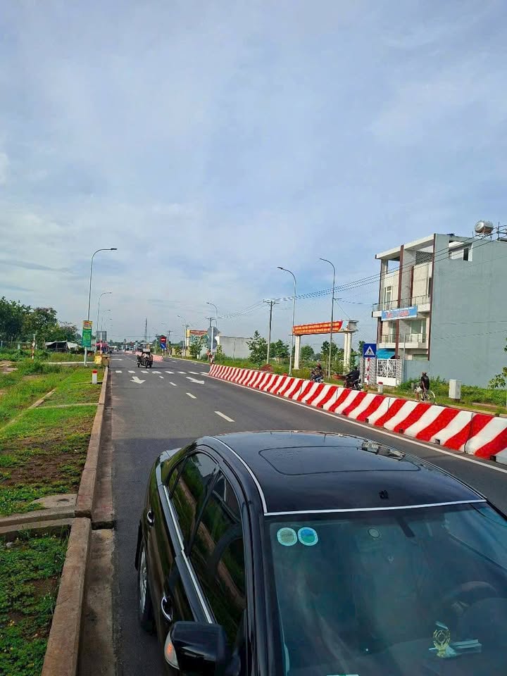 Đất nền mặt tiền tỉnh lộ 818, Thủ Thừa, 100m² giá 1.4 tỷ - Sổ hồng riêng, đầu tư sinh lời!