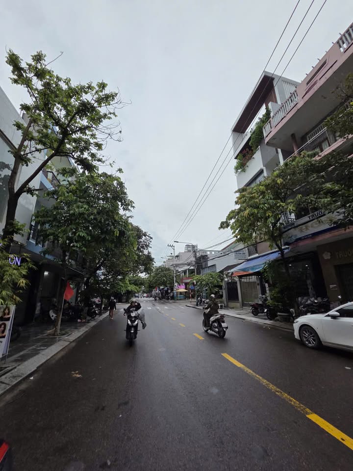 Bán nhà mặt tiền Lê Lợi, Quy Nhơn 147.6m² giá 19.999 tỷ - Vị trí vàng kinh doanh!