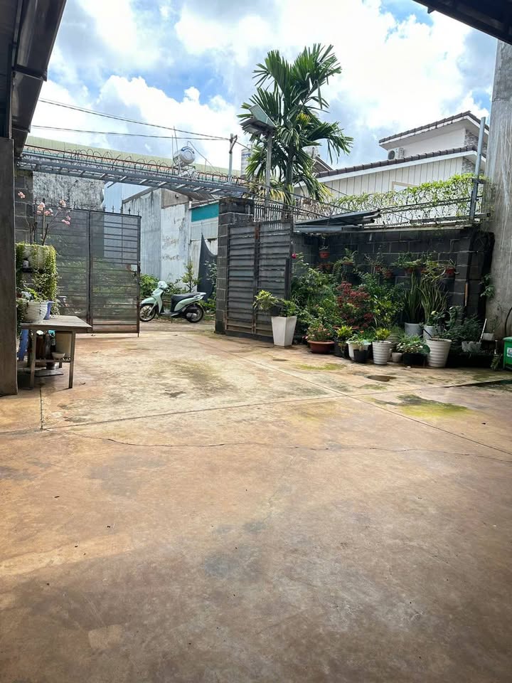 Nhà cho thuê hẻm Y Moan, Buôn Ma Thuột 4PN giá 7.5 triệu - An ninh, tiện nghi đầy đủ!