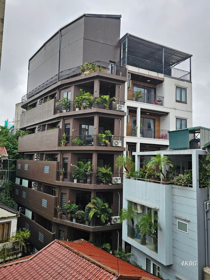 Bán gấp FrontHouse tại Quảng An, Tây Hồ, 70m² giá 28 tỷ - Vị trí đắc địa!