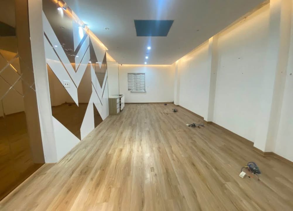 Cho thuê nhà 3 tầng mặt tiền Nguyễn Văn Linh, Hải Châu - Diện tích 105m², giá 45 triệu/tháng