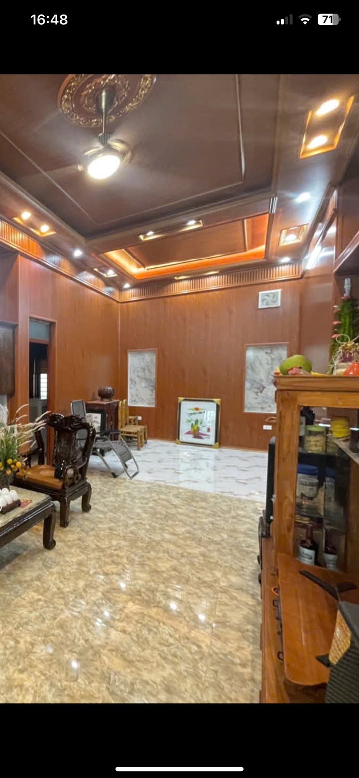 Nhà mái thái Quảng Hưng 165m² giá 6 tỷ - Nội thất gỗ xịn, thương lượng ngay!