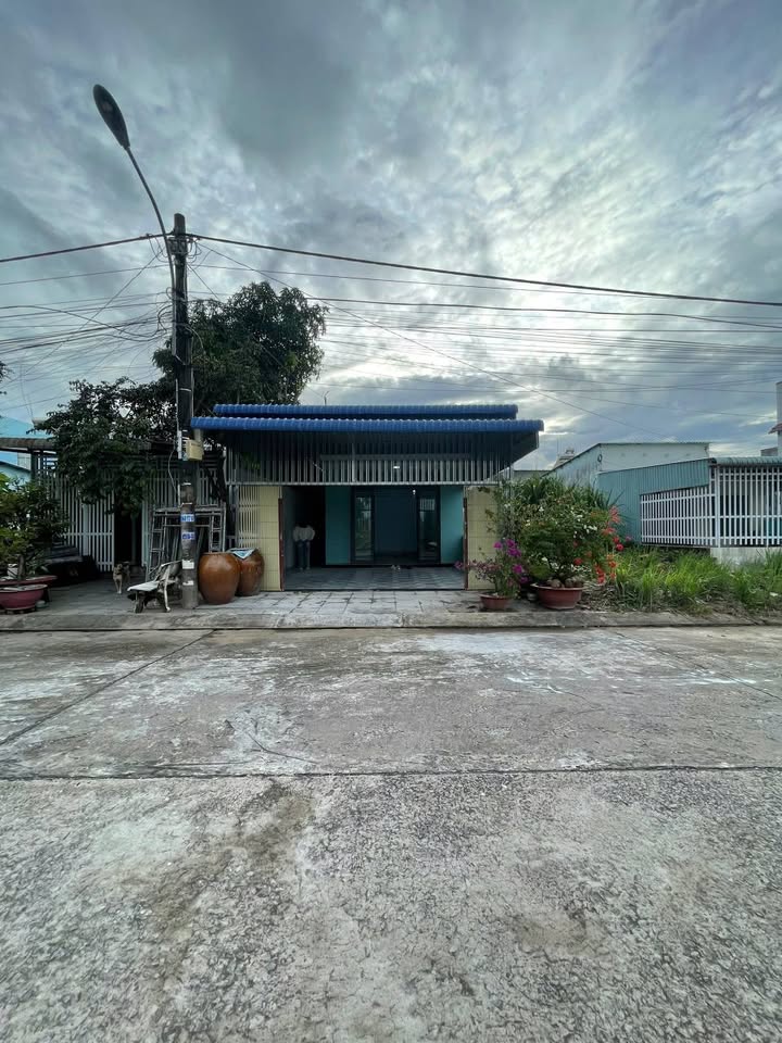 Nhà mặt tiền đường Chế Lan Viên, An Hòa, Rạch Giá 99m² giá 2.2 tỷ - Tiện nghi đầy đủ, sẵn sàng ở ngay!