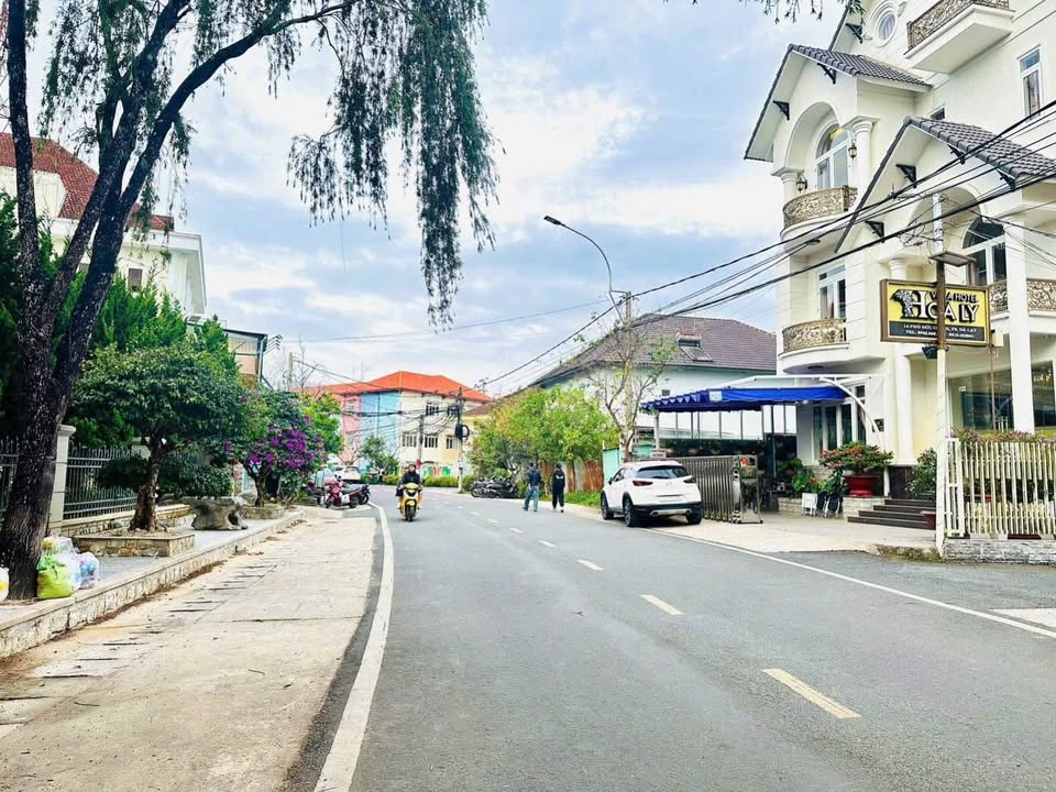 Nhà mặt tiền khu VIP Phó Đức Chính Đà Lạt 307m² giá 35 tỷ - Đầu tư sinh lời cao!