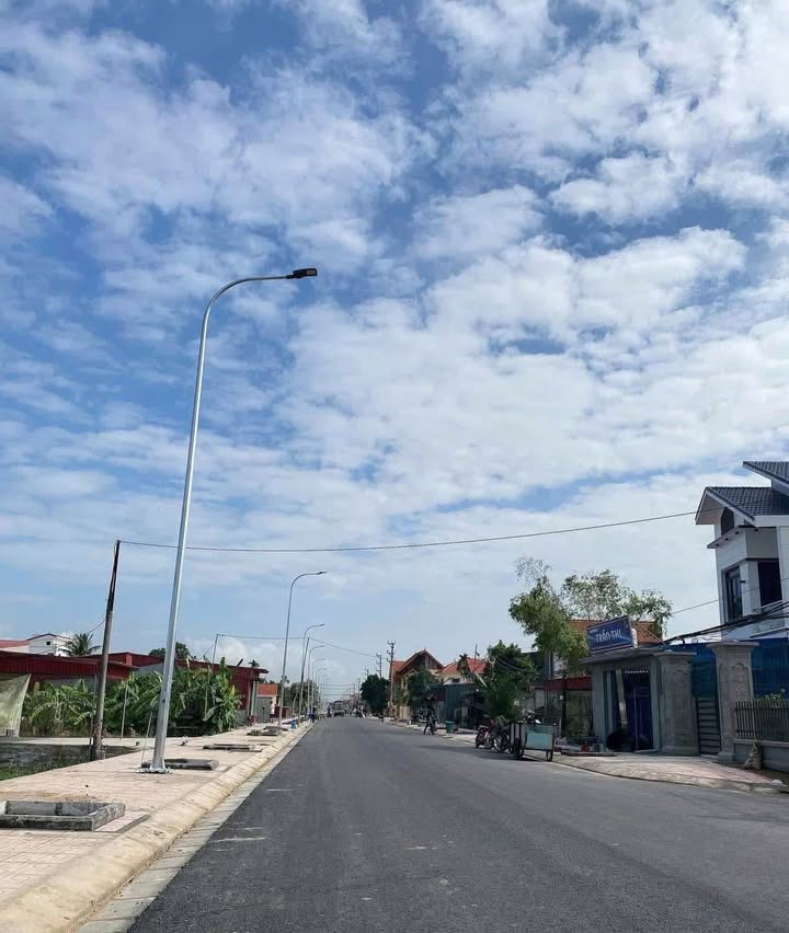 Lô đất mặt đường Thượng Đức - Đồ Sơn 92m² giá 2 tỷ - Vị trí đắc địa, gần chợ và KCN