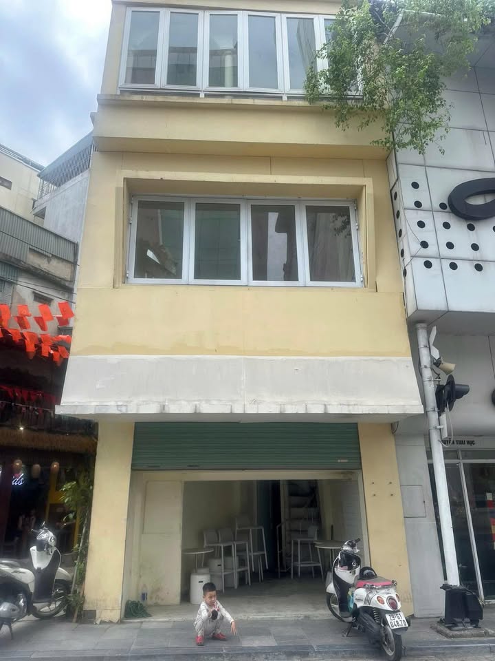 Cho thuê nhà mặt phố Nguyễn Thái Học, quận Hoàn Kiếm 14m² giá 13 triệu - Kinh doanh thuận lợi!