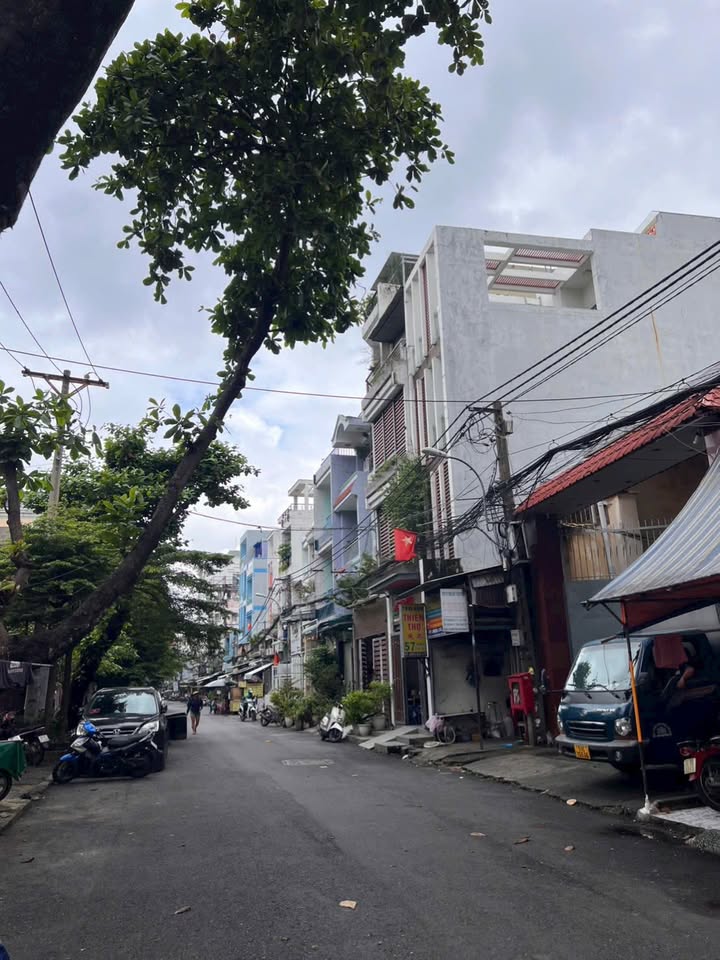 Nhà phố mặt tiền kinh doanh đường Quân Sự, Quận 11, 64m² giá 10.6 tỷ - Cơ hội đầu tư sinh lời!