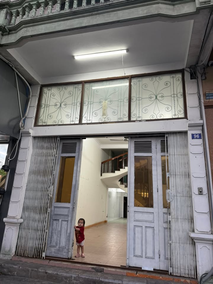 Mặt bằng kinh doanh cho thuê tại Hạ Long 60m² giá 12 triệu - Đối diện trường THPT Hạ Long!