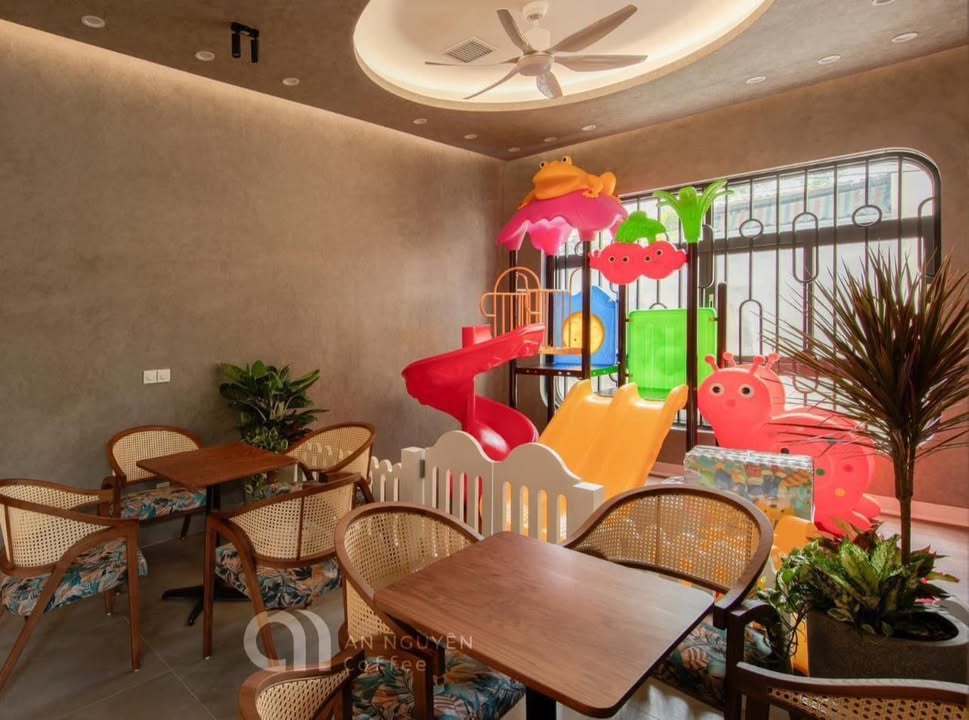 Cho thuê nhà mặt phố Nguyễn Khuyến, quận Hà Đông, 250m² - Vị trí đắc địa cho mọi mô hình kinh doanh!