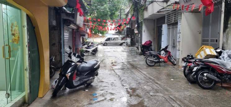 Nhà cho thuê tại Đường Tây Sơn, Quận Đống Đa, 90m² giá 12 triệu - Khu vực sầm uất, tiện ích đầy đủ!