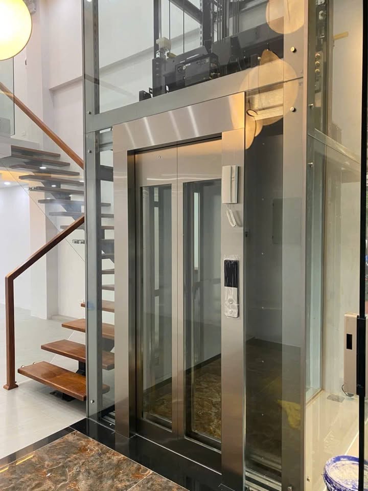 Cho thuê tòa nhà mặt phố Thái Hà, quận Đống Đa, 550m² - Vị trí đắc địa cho doanh nghiệp!