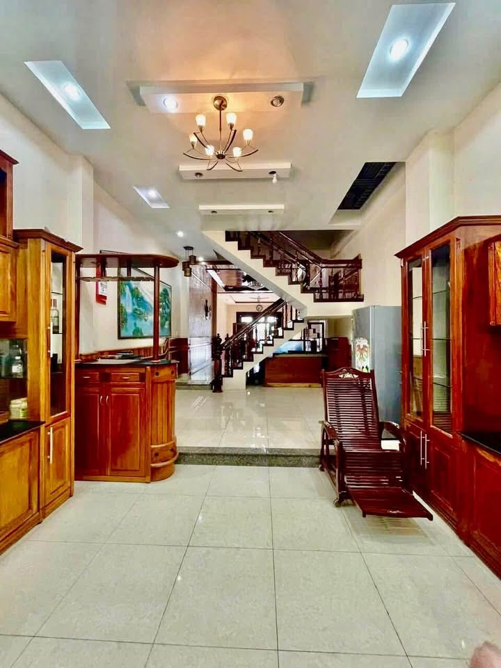 Nhà mặt tiền Lê Hồng Phong, Nha Trang 113m² giá 12.995 tỷ - Kinh doanh hoặc ở ngay!