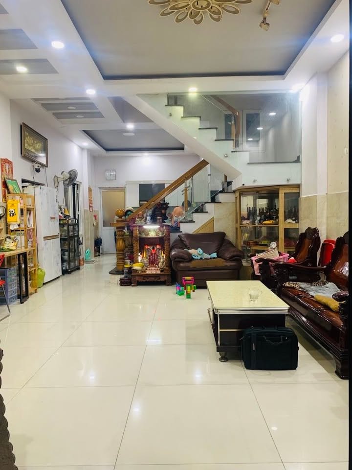 Nhà mặt tiền Tô Ngọc Vân Thủ Đức 164m² giá 11.99 tỷ - Thiết kế hiện đại, thuận tiện ở hoặc mở văn phòng!