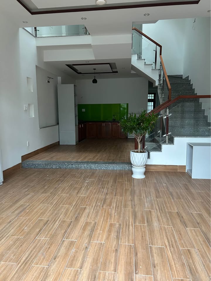 Nhà 3 tầng đường Bùi Thiện Ngộ, Hoà Xuân, Đà Nẵng 100m² giá 7.1 tỷ - Kiên cố, chính chủ!