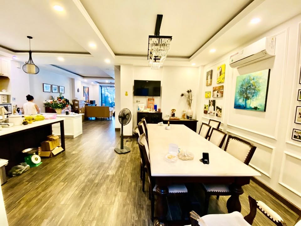 Townhouse đường số 2, KDC Sadeco Ven Sông, 126m² giá 33 tỷ - Không gian sống đẳng cấp!