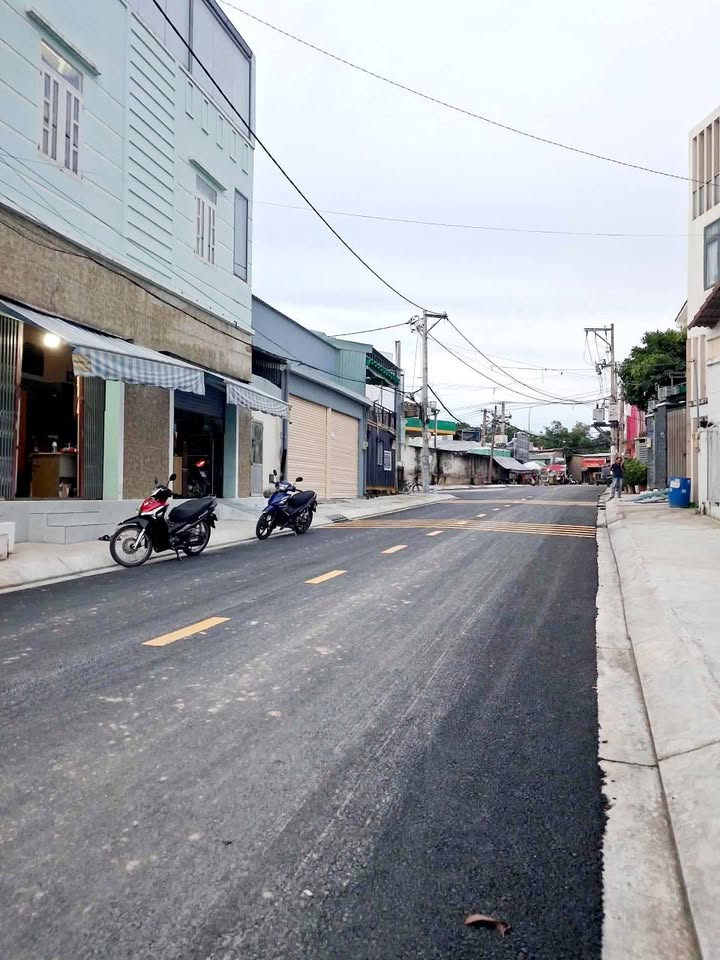 Bán gấp FrontHouse 50m² đường 10m phường Tam Bình Thủ Đức chỉ 5.99 tỷ - Mặt tiền kinh doanh sầm uất!