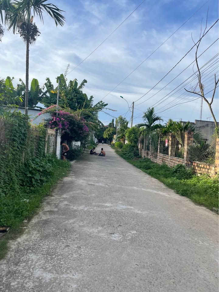 Nhà phố đường Nguyễn Huệ, phường Thống Nhất, Kon Tum 84m² giá 1.5 tỷ - Hẻm ô tô rộng rãi!