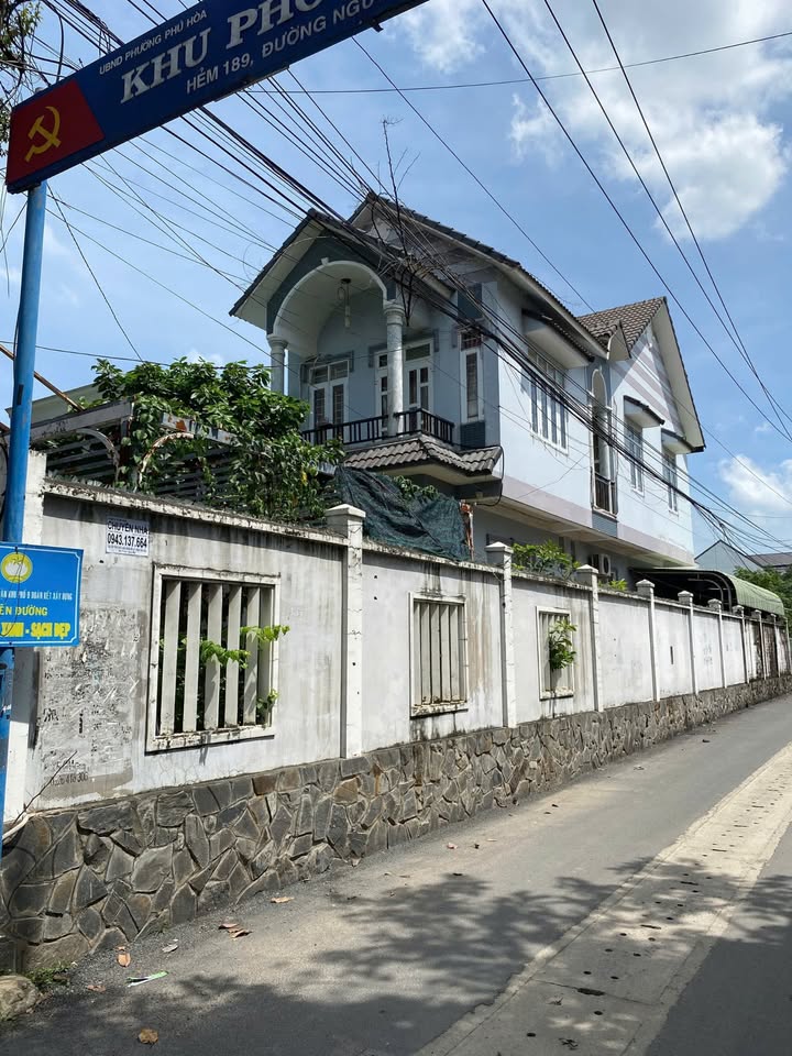 Cho thuê nhà nguyên căn tại đường Nguyễn Thị Minh Khai, Thủ Dầu Một 210m² - Vị trí đắc địa, thuận lợi kinh doanh!