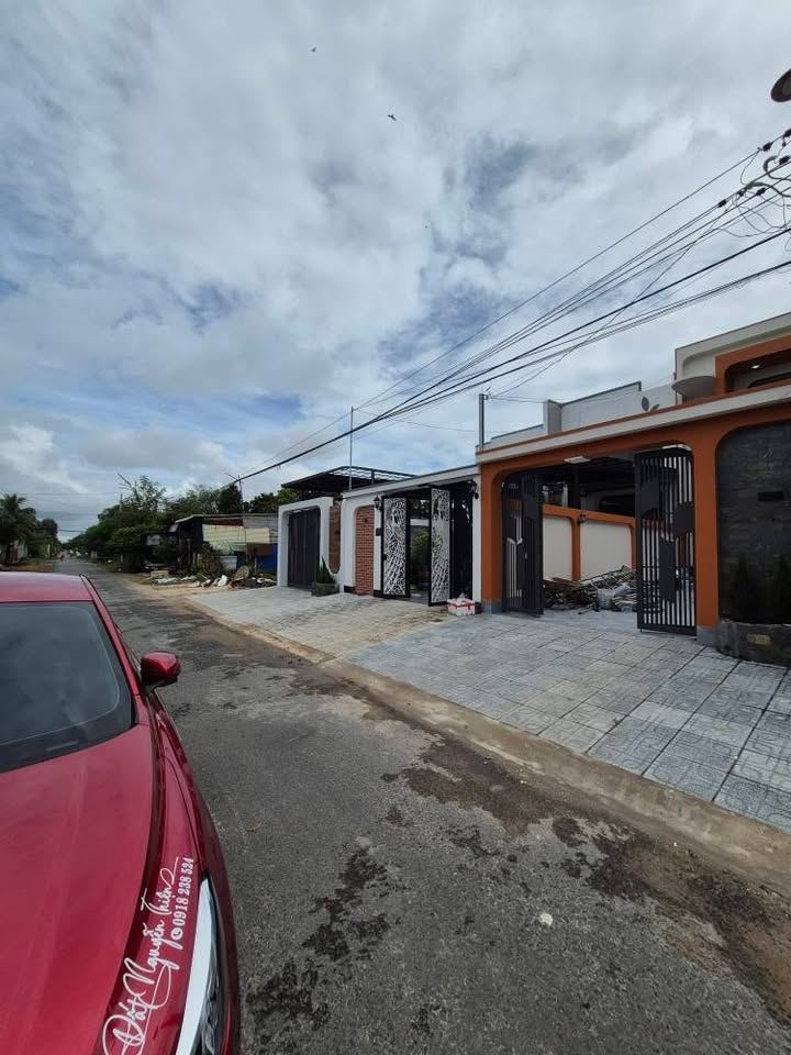 Nhà đẹp Long Hoa Tây Ninh 93m² giá 2.45 tỷ - Dọn vào ở ngay!