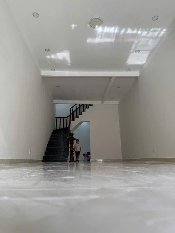 Cho thuê nhà mặt tiền kinh doanh phường Linh Trung, Thủ Đức - Diện tích 100m², giá chỉ 25 triệu/tháng!