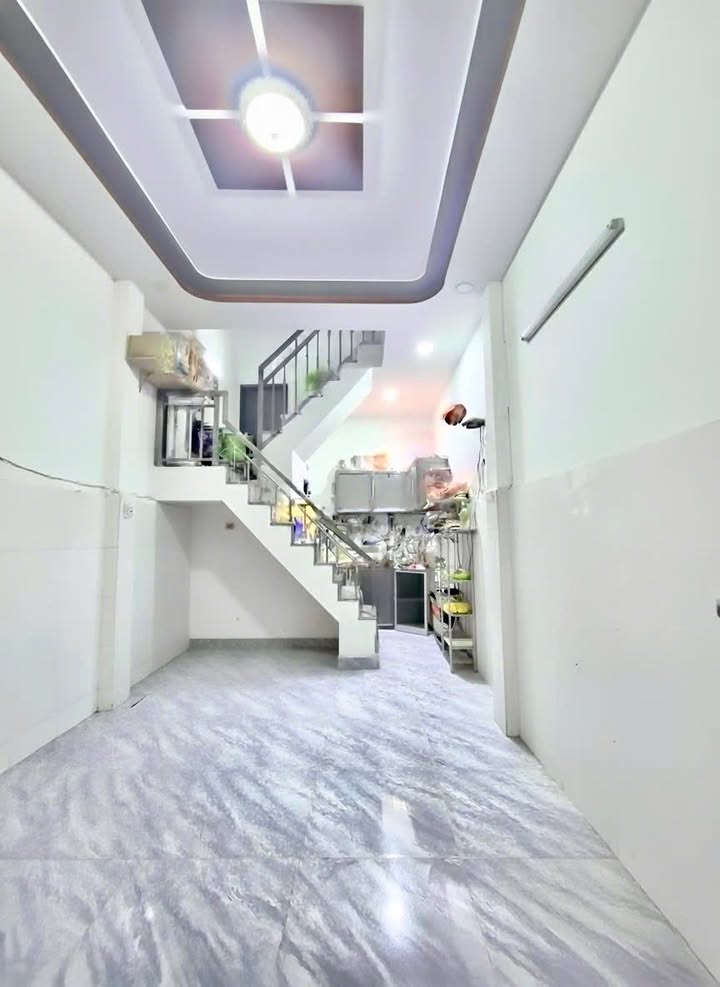 Nhà 3 Tầng Đúc Âu Cơ 20m² giá 2 tỷ - Đầy đủ công năng, vị trí thuận lợi!