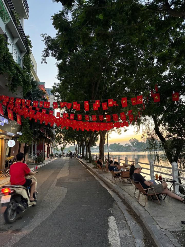 Nhà mặt phố Trích Sài 121m² giá 109 tỷ - Kinh doanh đắc địa Hồ Tây!